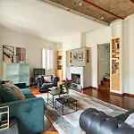 아파트 Trevi Charming Penthouse