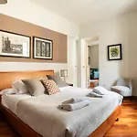 아파트 Trevi Charming Penthouse *