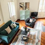 Trevi Charming Penthouse 아파트 *