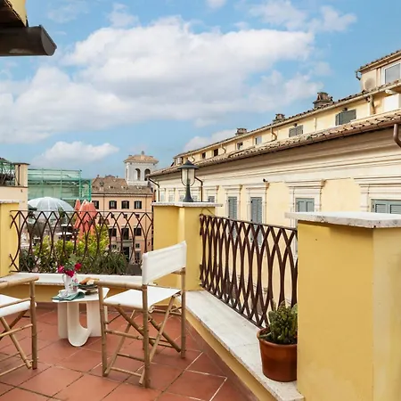 아파트 Trevi Charming Penthouse *