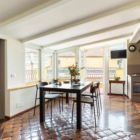 Trevi Charming Penthouse 로마