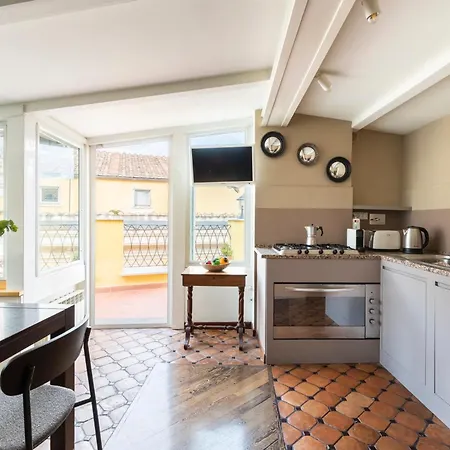 Trevi Charming Penthouse דירה