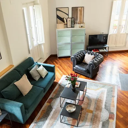 Trevi Charming Penthouse דירה *