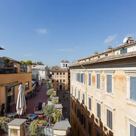 Trevi Charming Penthouse Daire *