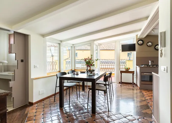 Trevi Charming Penthouse ローマ